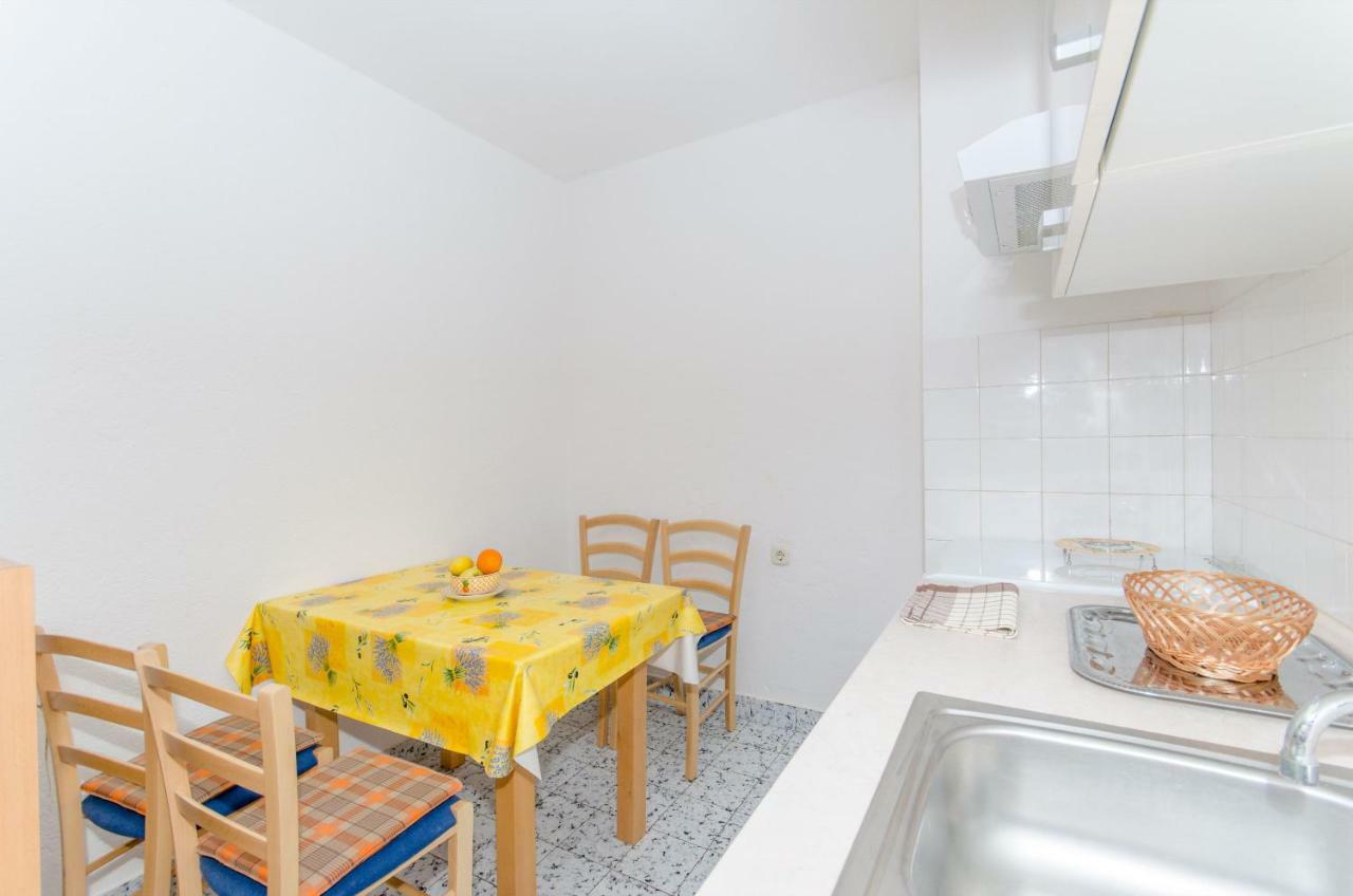 Apartments And Room Sun & Sea Podgora Exterior foto