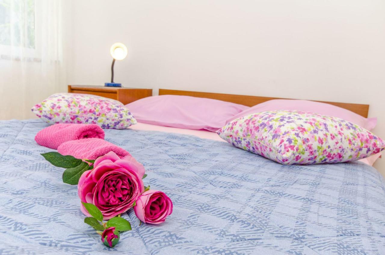 Apartments And Room Sun & Sea Podgora Exterior foto