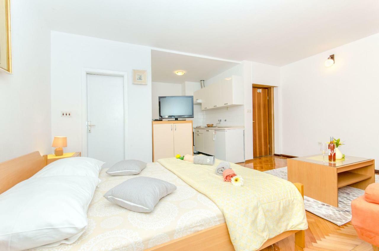 Apartments And Room Sun & Sea Podgora Exterior foto
